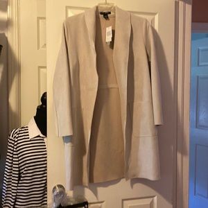 NWT beautiful trench coat, camel color, sz M.